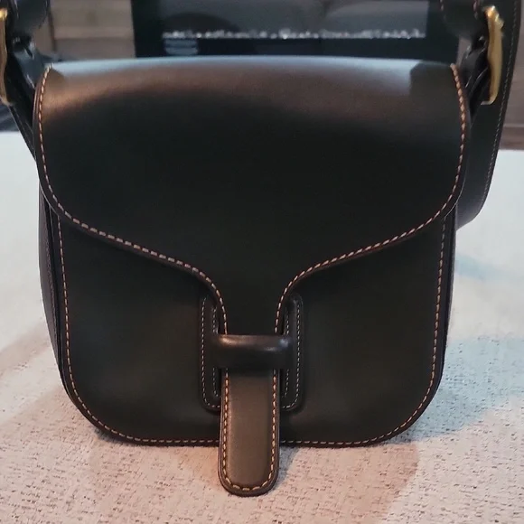 Coach Courier Brown Leather Shoulder Bag with Equestrian-Inspired Design - Picture 1 of 7